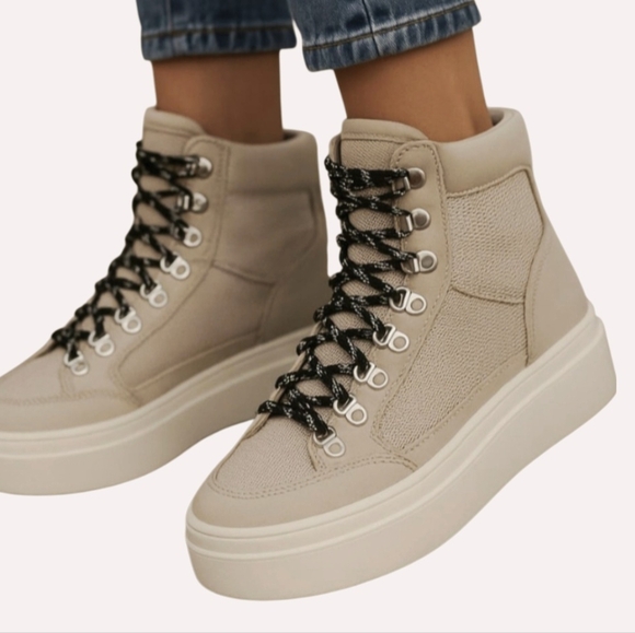 Miz Mooz Shoes - Miz Mooz Alpyne Sneakers Women's Size 7.5 Cream Medium/High.- New with box.